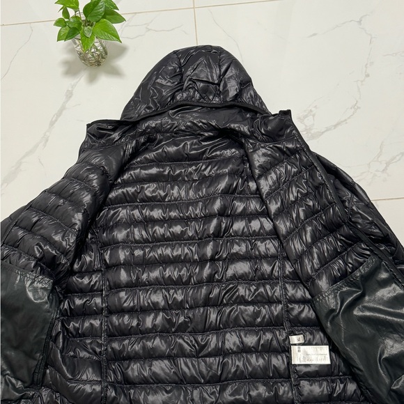 Uniqlo - Picture 2 of 3